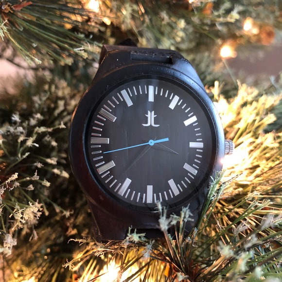NEW WOODEN WATCH - Picture 2 of 3